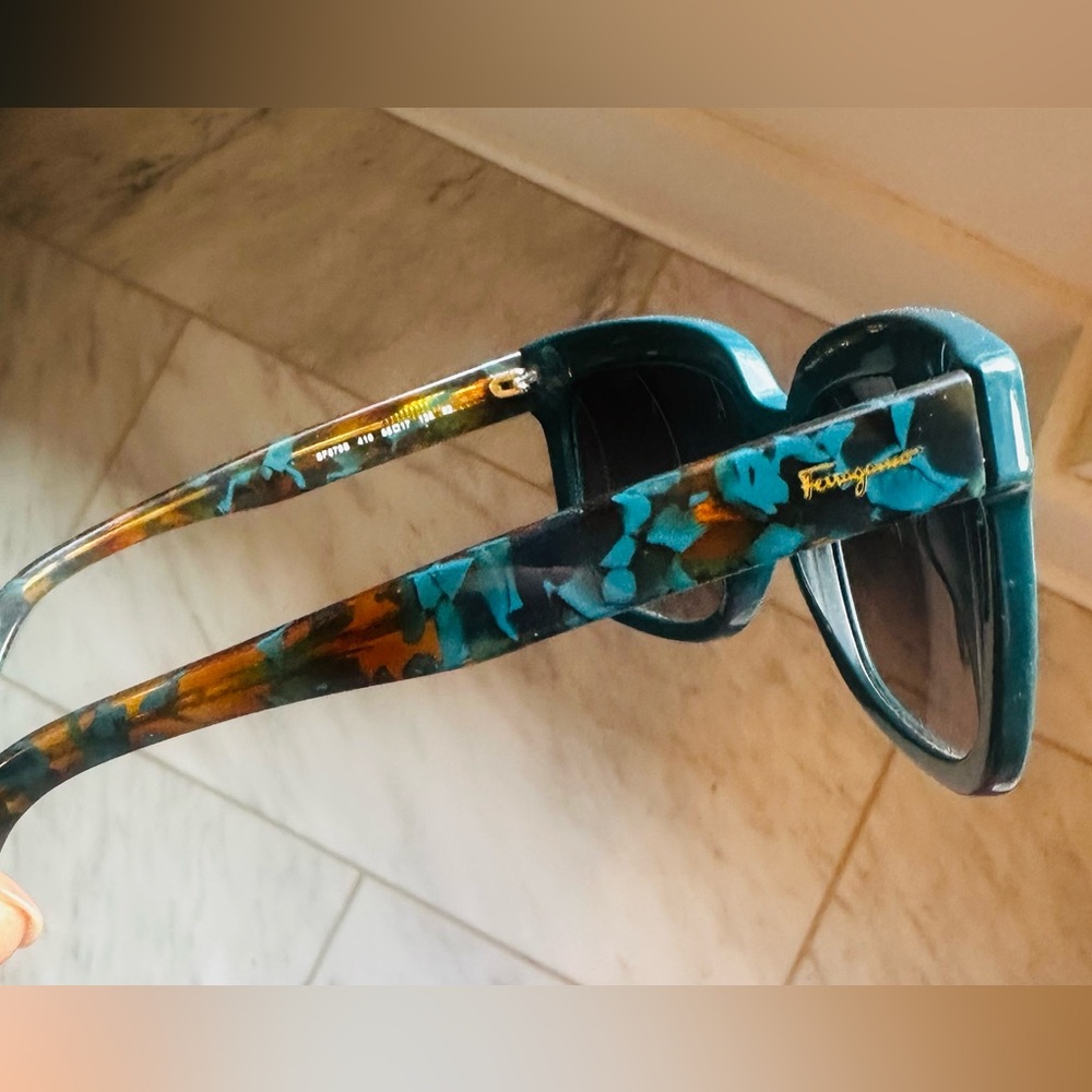 Vintage Ferragamo oversized teal sunglasses - Picture 2 of 7